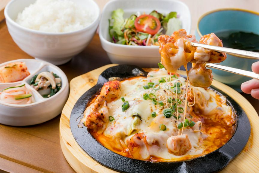 SNS映え抜群！　話題の「韓国鉄板料理」と「チゲ料理」を堪能