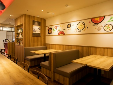 広々としたオシャレな空間で味わう、韓国料理×マッコリ