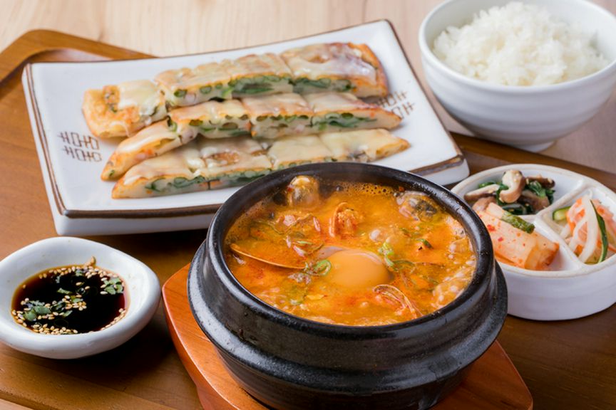 当店人気No.1!『チヂミ・スンドゥブチゲセット』