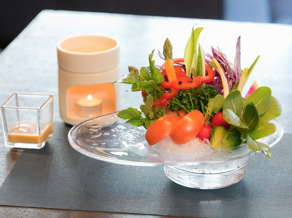 新鮮な野菜を堪能できる『シェフ厳選野菜のバーニャ・カウダー』