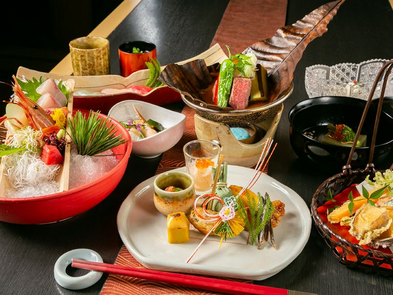 特別な日を華やかに彩る『旬の懐石料理　”華”』
