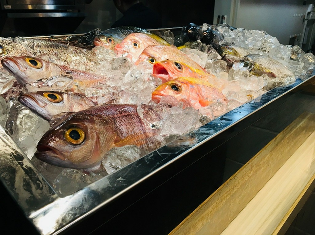 その時季にあった新鮮な魚介類を、毎日市場へ出向き目利き