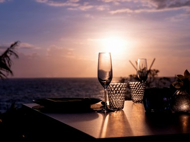 輝く海と澄んだ空を眺めて過ごす、ラグジュアリーな時間