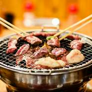 良質なお肉での焼肉がリーズナブルに堪能できる【肉乃家】。精肉店直営の焼肉店です。人気部位だけでなく、希少部位が楽しめるというのも、精肉店直営ならではの魅力です。