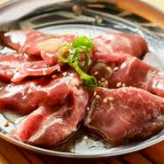 珍しい部位も取り扱い多数。初めて食べる部位でも知識豊富なスタッフがリードしてくれます。美味しいお肉を味わううちに、お肉そのものにも詳しくなれる。肉の楽しみ方を教えてくれるお店です。