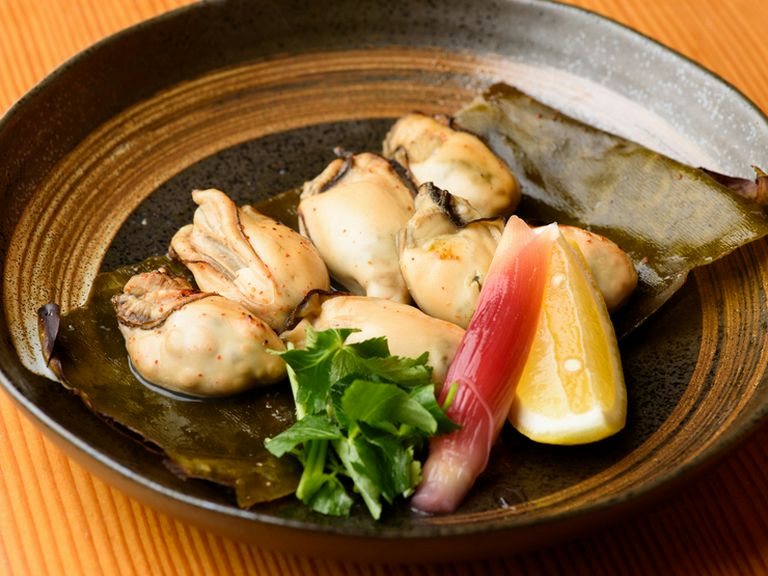 冬から春に登場。昆布の豊かな香りがふわりと広がる『能登がき昆布焼』