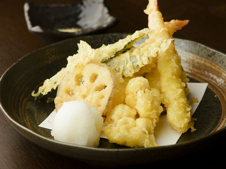 旬の加賀野菜や海鮮をサクッと揚げた『季節の天ぷら盛り合わせ』