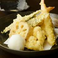 旬の加賀野菜や海鮮をサクッと揚げた『季節の天ぷら盛り合わせ』