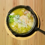 ゴロゴロ具だくさんの『海鮮やたらアヒージョ』