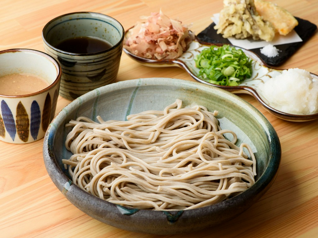 二種類の出汁で楽しめる『一二味（ひふみ）そば』