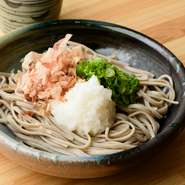 濃厚白出汁と十割そばでいただく絶品おろしそば。