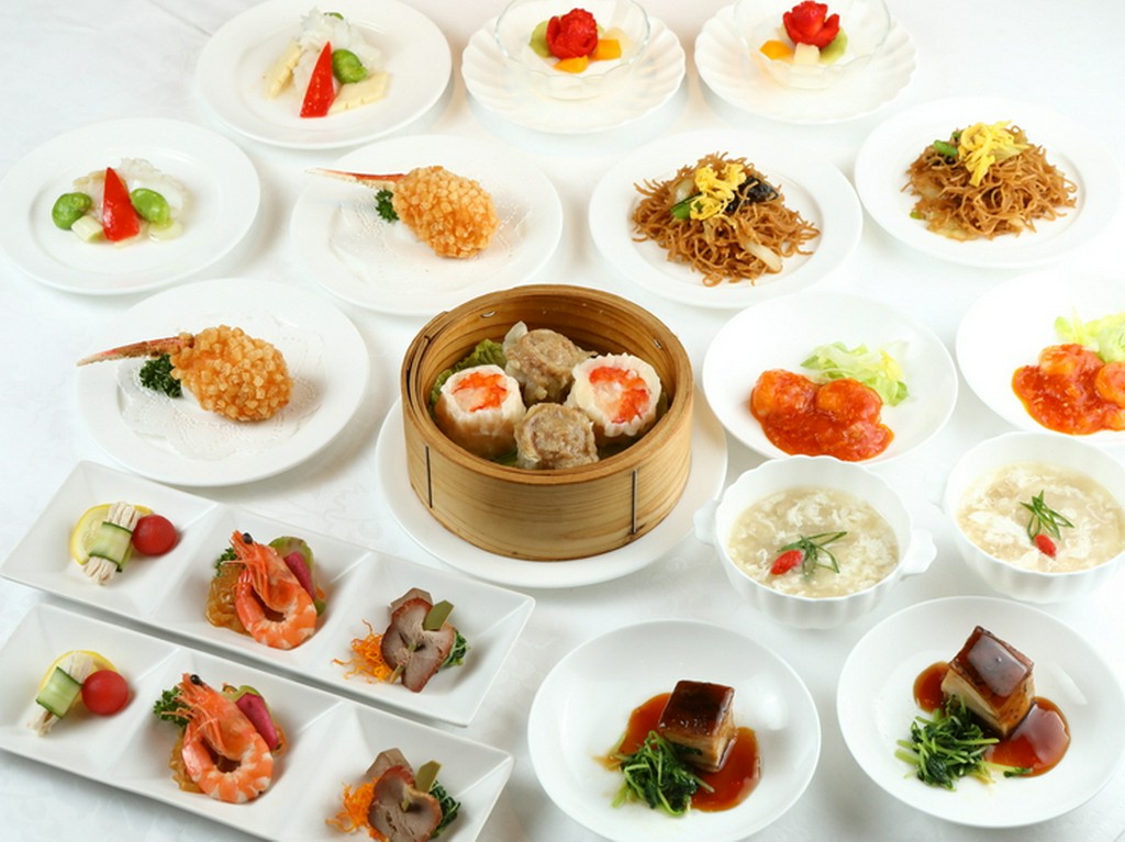 バリエーション豊富な料理を味わえる『コース料理』