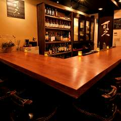 お1人さまでも入りやすい。気軽に会話を楽しめる、大人の社交場