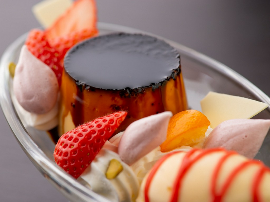 食後のお楽しみに。ほろ苦いカラメルソースがくせになる『プリン・ア・ラ・モード』