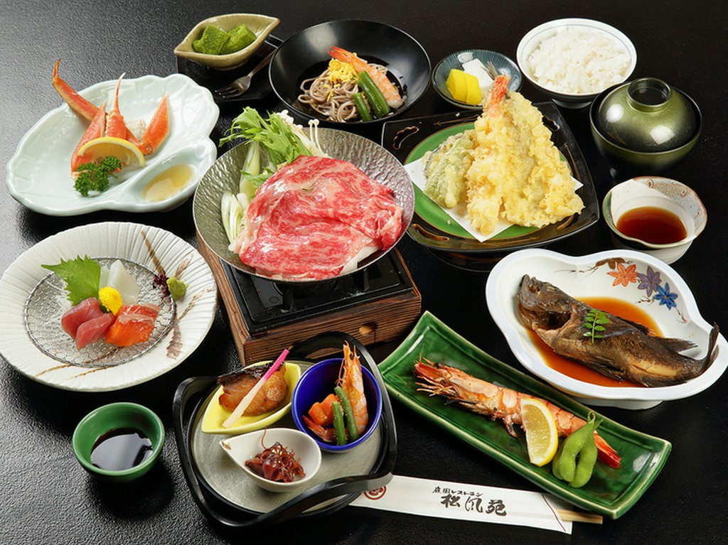 季節感豊かな日本料理から肉料理まで揃う『花コース』