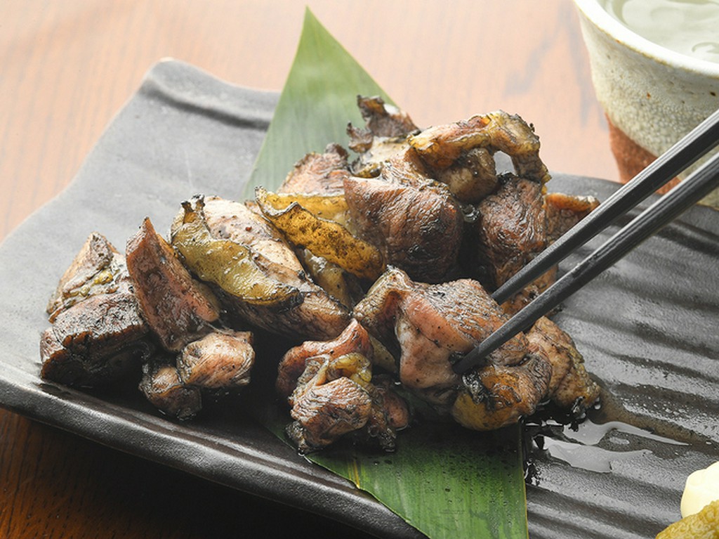 肉汁がじゅわ～っとあふれ出す、ジューシーな『本気の炭火焼』