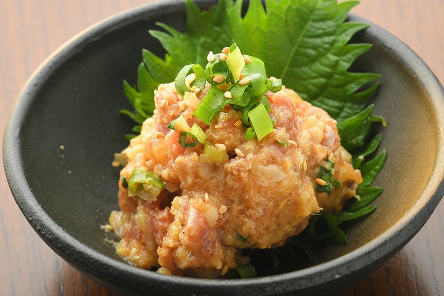奥行のある味わいが口いっぱいに広がる『地鶏のなめろう』