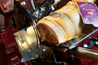 超貴重なパルマ産生ハムなど、世界最高ランクのサルーミが集う