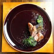 震災復興への想いを込めた、宮城県の銘柄豚・JAPANX。肉質が柔らかく味わい深いお肉です。脂がさらっとしており、軽やかで食べやすいのが特徴。ほのかな脂の甘みとフレッシュな味わいがたまりません。
