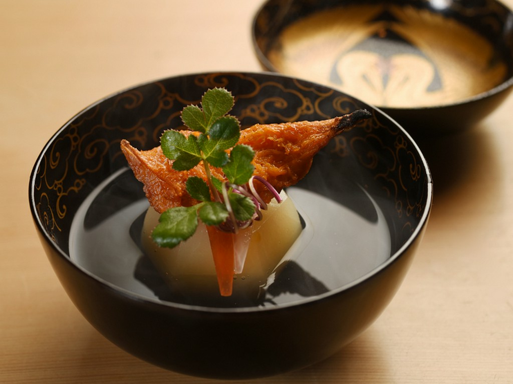 “滋味深い味わい”を堪能する『小蕪とばちこのお椀』