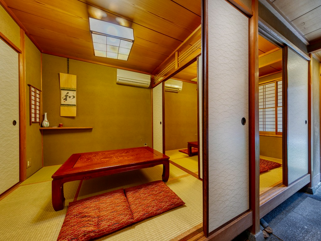 人数や其々の趣向に合わせ、使用出来る個室をご用意