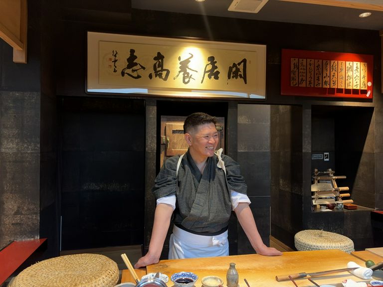 ひとりだからこその醍醐味を、鮨と共に味わえる