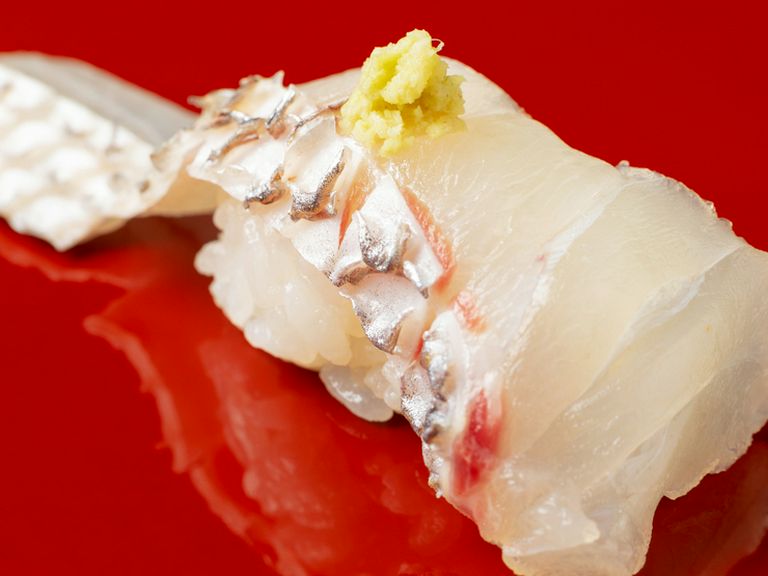 弾力と旨味、白身魚ならではの王道の美味しさを堪能できる『鯛』