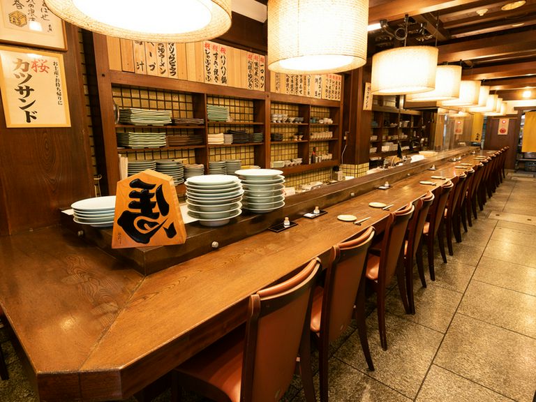 カウンター席があるので、お一人様もOK