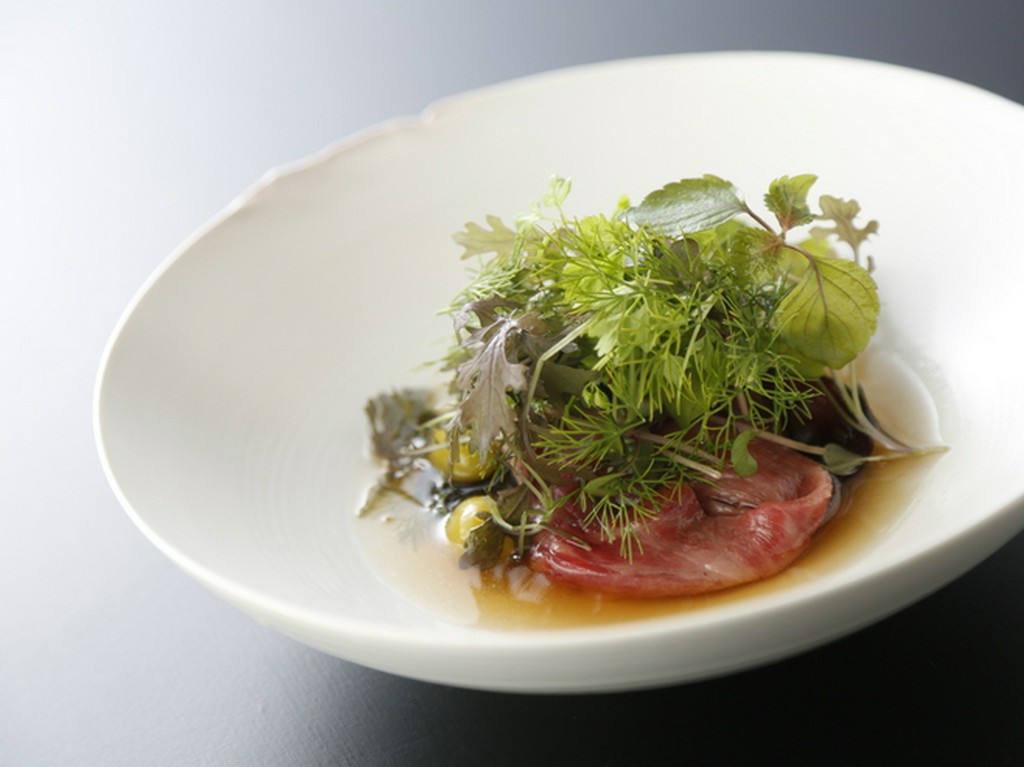 素材のおいしさを存分に味わう『佐賀牛のしゃぶしゃぶ　コンソメ仕立て』