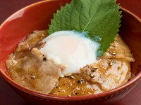 食べた瞬間、ヤミツキに。ぜひとも味わいたい『ガツンと豚玉丼』