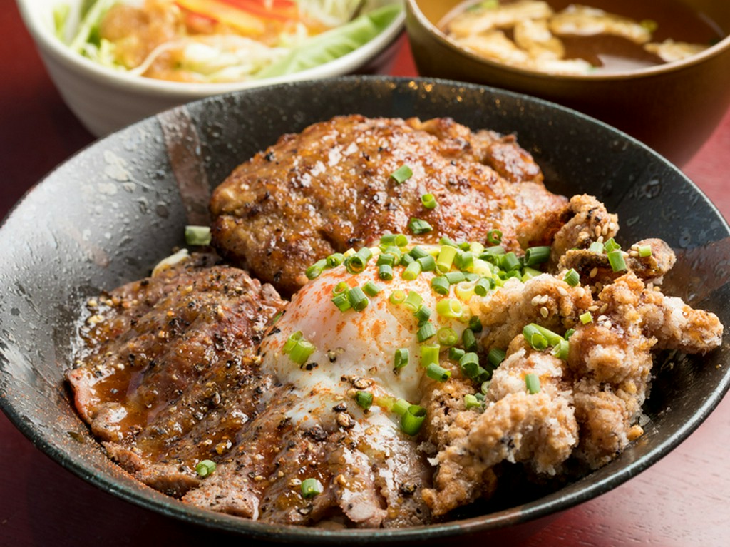 人気メニューが一堂に会した、大満足の『2929丼』