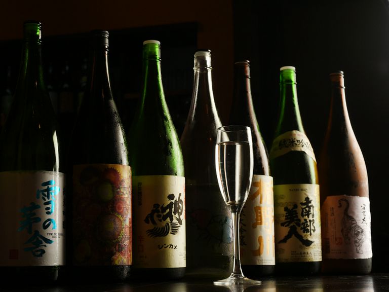 全国から選び抜いた銘酒がずらり。いろいろ飲み比べるのも楽しい