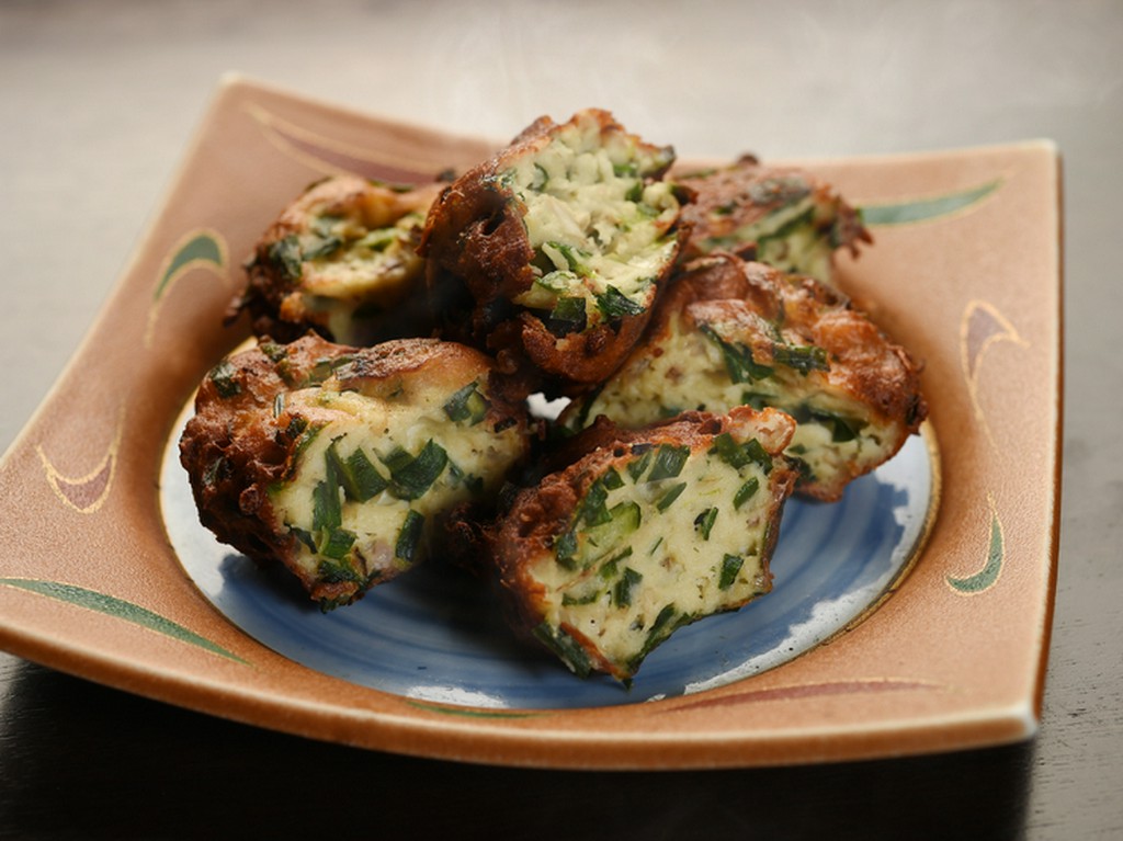 ふわっとした口あたりで野菜の食感が際立つ『おくらとごぼうのさつまあげ』