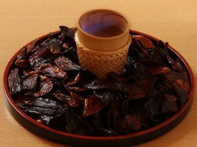 冬に旬を迎えるフグを堪能するなら外せない、芳醇なヒレ酒