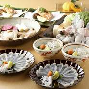 繊細な職人技で仕上げられたフグ料理が、一年を通して楽しめます。京都ならではの鱧料理は4月から10月末まで。肥沃な土地で育まれた京都牛が味わえるのも魅力です。4名以上で利用ができる飲み放題もあり。