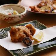 香ばしい衣をまとい、フグの甘みがより際っているのが特徴。サクッとした食感と口の中でふわふわ広がるフグに魅了されます。