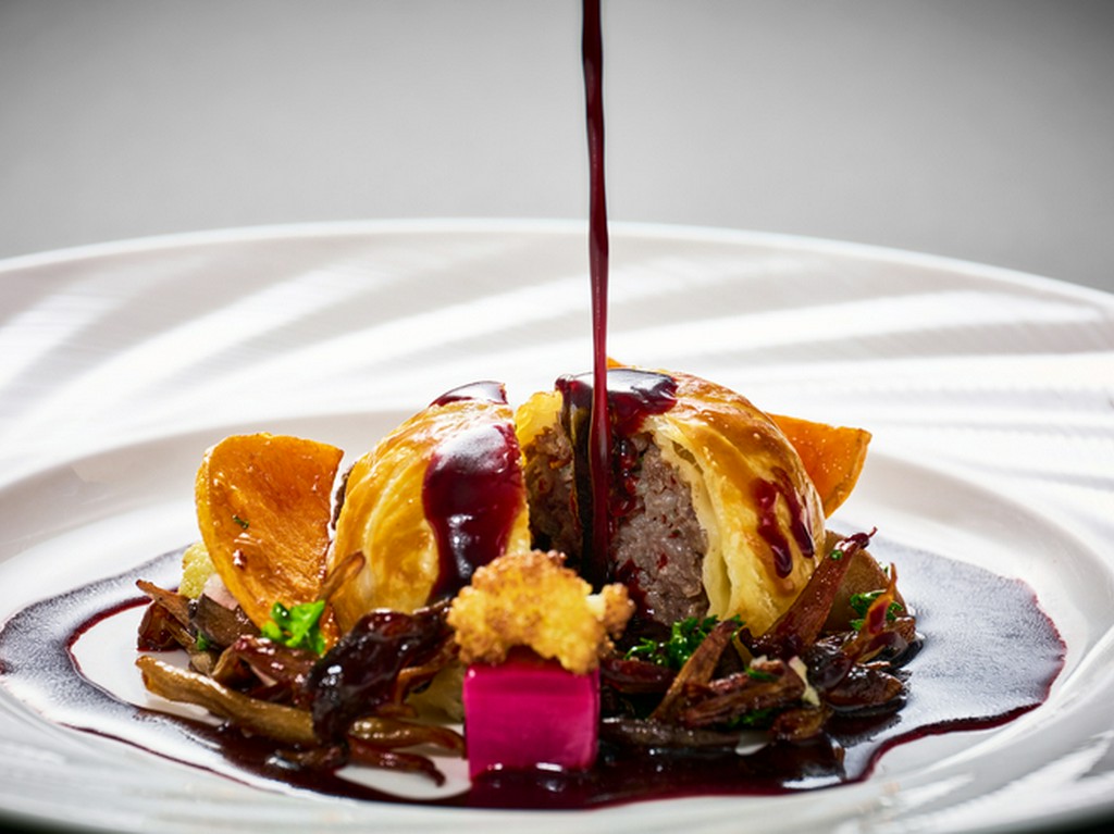 シェフの技が光る『ディナーコース』でおもてなし