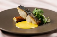 前菜、本日のスープ、魚料理、肉料理、デザート、パン、コーヒー