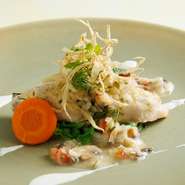 前菜、本日のスープ、魚料理、肉料理、デザート、パン、コーヒー