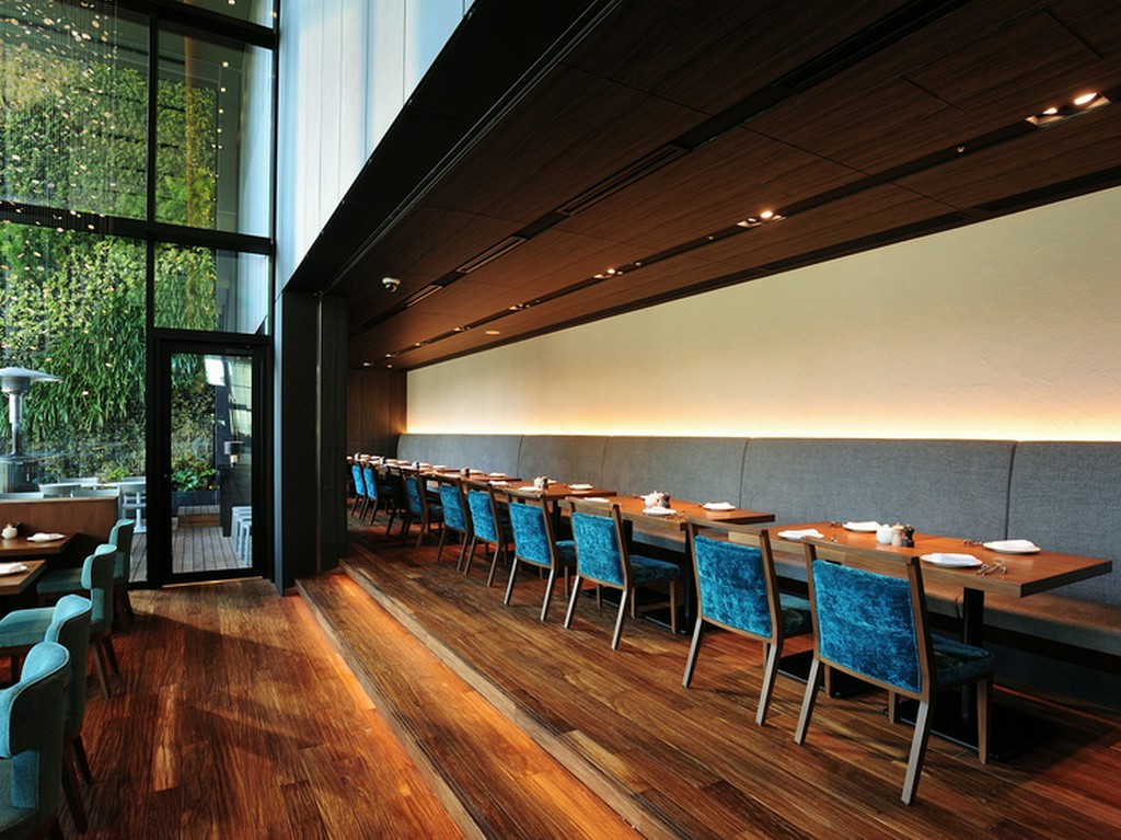 ゆったり座れるベンチシートも完備