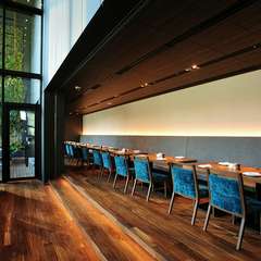 ゆったり座れるベンチシートも完備