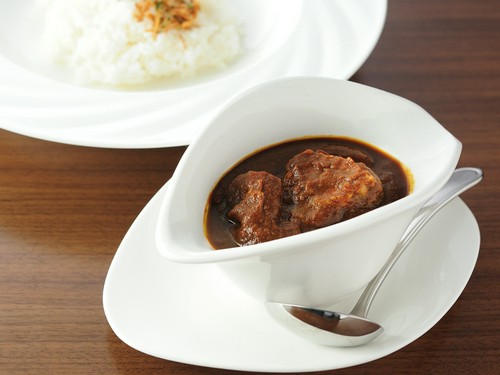 素材の旨み生かした名物ビーフカレー『“GATE HOTEL”　カレー』