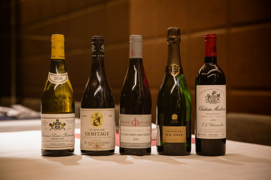 多彩に揃う黒毛和牛の旨味を引き立てるワイン