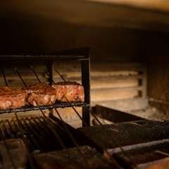 一流の窯焼きステーキの職人を影で支える名脇役