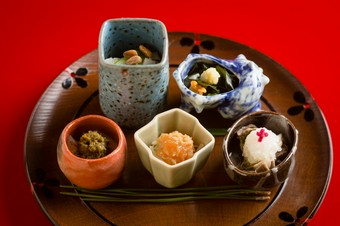 旬の食材を使い、丁寧かつ確かな仕事を施した『八寸』