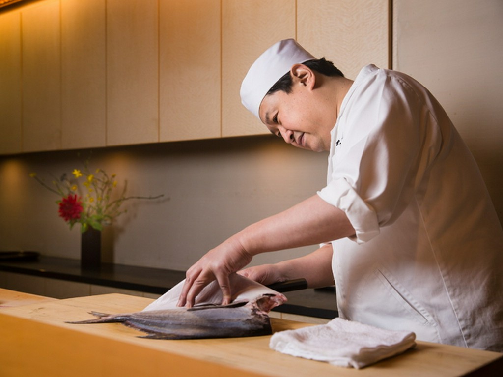 かつて黒門市場にあった信頼のある魚屋から仕入れる魚