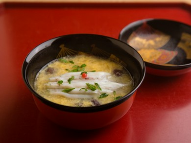 日本料理の重鎮ともいうべき店主が「玉手箱」と称する『煮物椀』