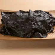 四季折々の最高の食材を仕入れるには、常にアンテナを張る必要があります。十六島海苔、松露など、日本料理の文化をしっかりと伝えるためにも、最高のものを取り揃えています。