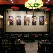 火鍋には女性に嬉しい効果が沢山！　お肌活性化のカプサイシンや、体の調子を整える漢方等、美容と健康に良い成分が沢山含まれています。カロリーも少なくヘルシーなので、ダイエット中にお肉が食べたい方にも！