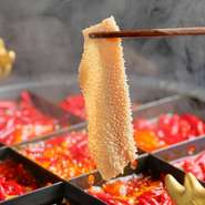 中国出身のオーナーが厳選された食材でこだわりを持って提供している、美容と健康によい薬膳火鍋。本場の味を守りながら、健康にも良い火鍋は季節に関係なく楽しめます。